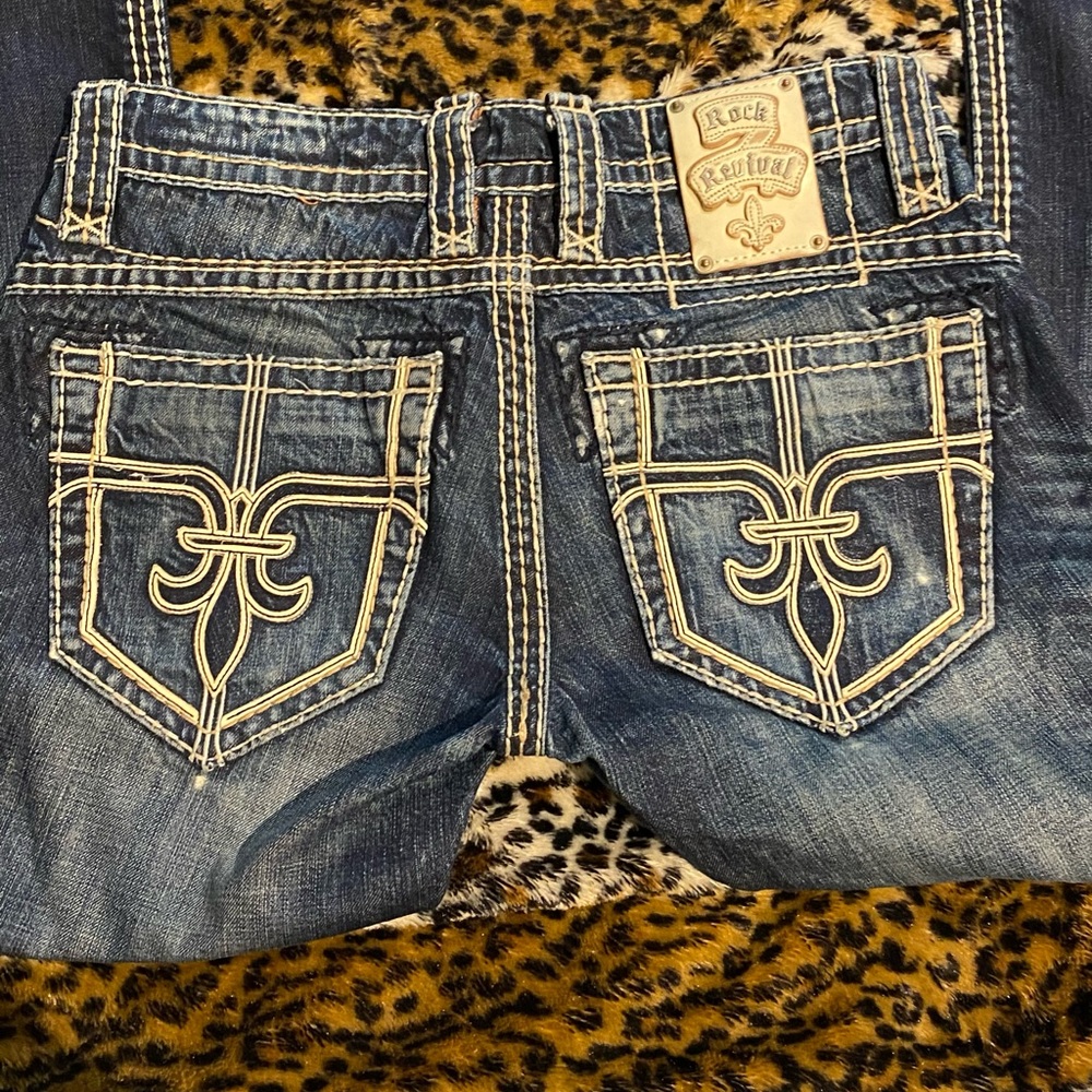 Rock Revival #6 30x32 distressed Quintus slim straight
